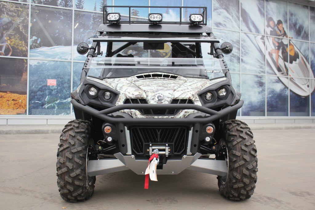 Квадроцикл BRP can am Commander 1000 XT